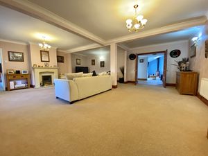 Lounge- click for photo gallery